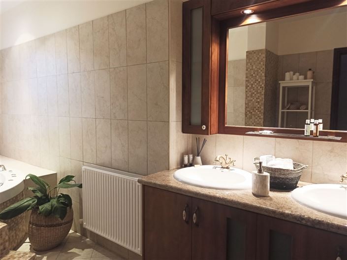 Image No.10-3 Bed House for sale