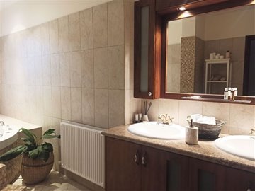 8d9003e9-8cd4-49d2-839b-e3776399ea1e