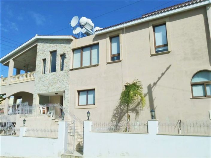 Image No.14-3 Bed House for sale