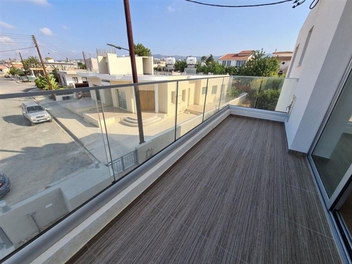 Image No.11-5 Bed House for sale