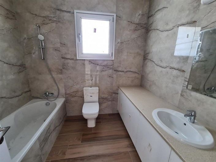 Image No.13-5 Bed House for sale