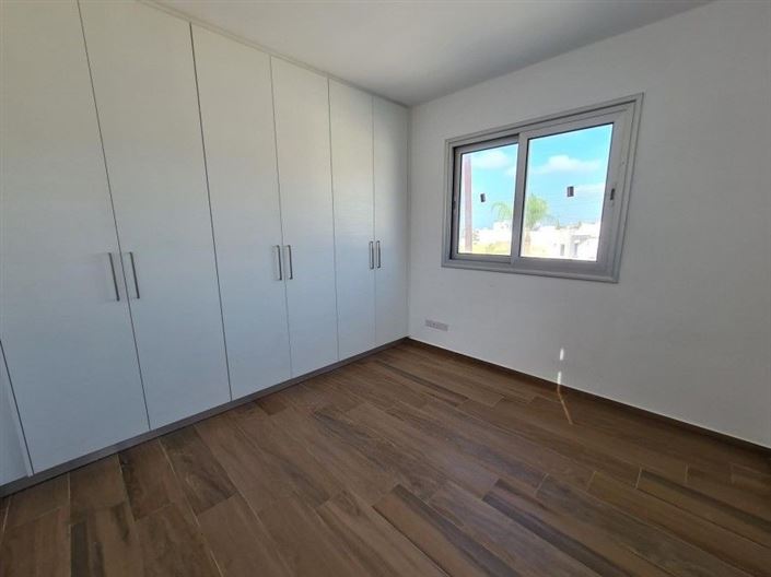 Image No.15-5 Bed House for sale