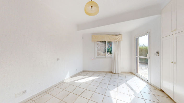 Image No.10-5 Bed House for sale