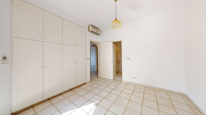 Image No.11-5 Bed House for sale