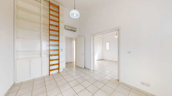 Image No.16-5 Bed House for sale