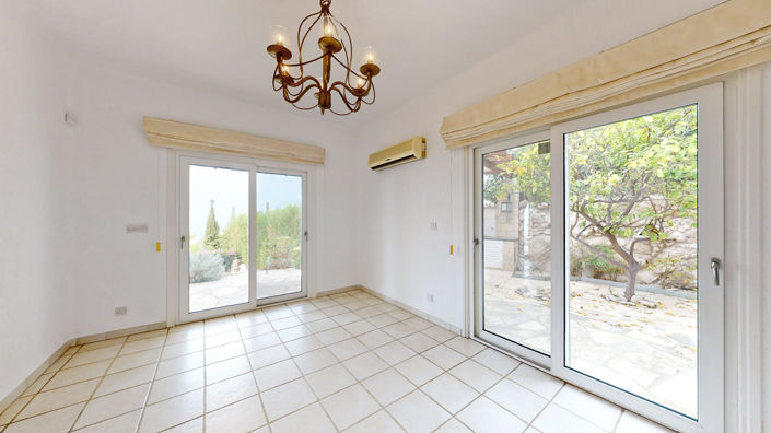 Image No.6-5 Bed House for sale