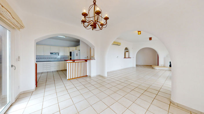 Image No.7-5 Bed House for sale