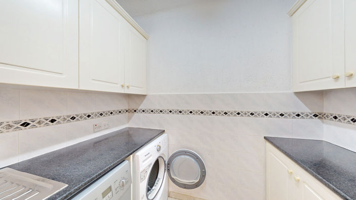 Image No.9-5 Bed House for sale