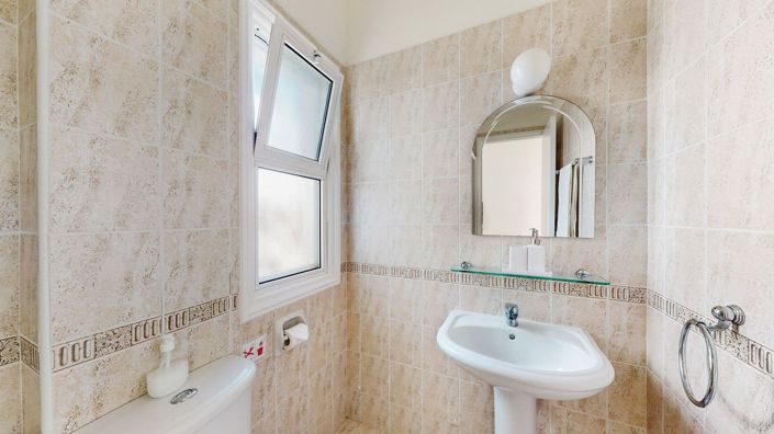 Image No.10-3 Bed House for sale