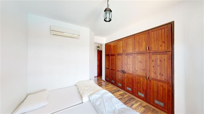 Image No.11-3 Bed House for sale