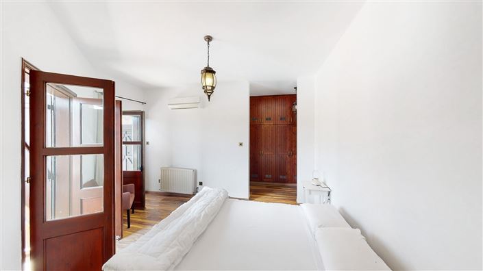 Image No.8-3 Bed House for sale