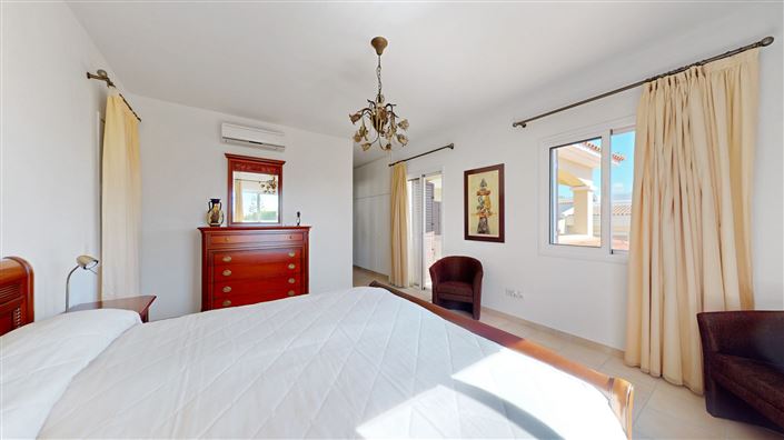 Image No.10-5 Bed House for sale