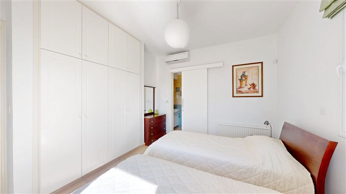 Image No.19-5 Bed House for sale