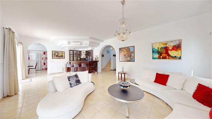 Image No.2-5 Bed House for sale