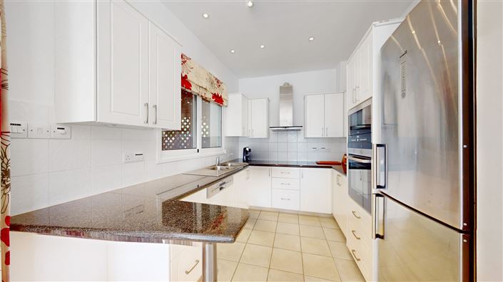 Image No.3-5 Bed House for sale