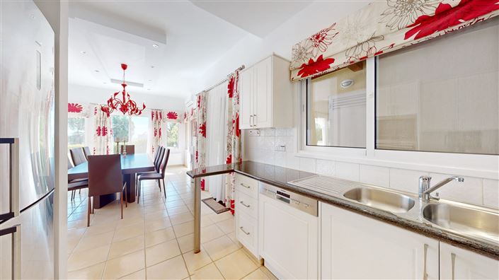 Image No.8-5 Bed House for sale