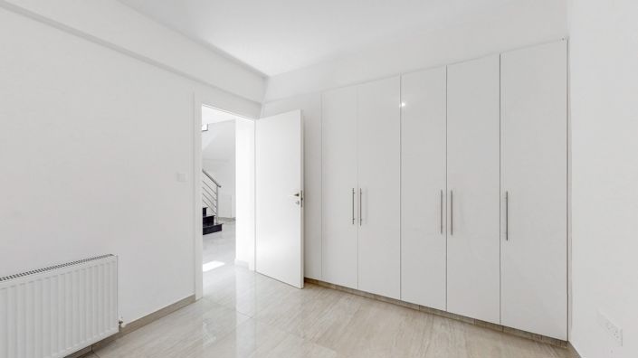 Image No.10-5 Bed House for sale