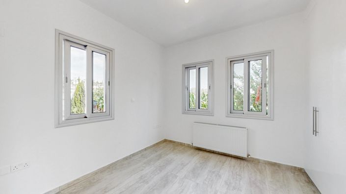 Image No.13-5 Bed House for sale