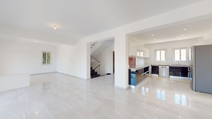 Image No.5-5 Bed House for sale