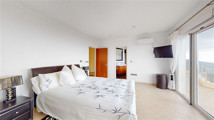 Image No.10-5 Bed House for sale