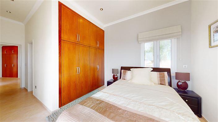 Image No.16-5 Bed House for sale