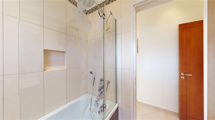 Image No.18-5 Bed House for sale