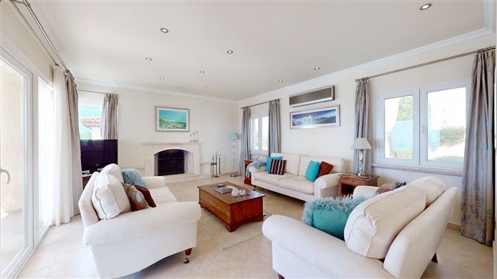 Image No.2-5 Bed House for sale