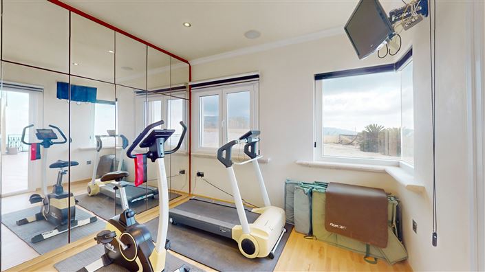 Image No.21-5 Bed House for sale