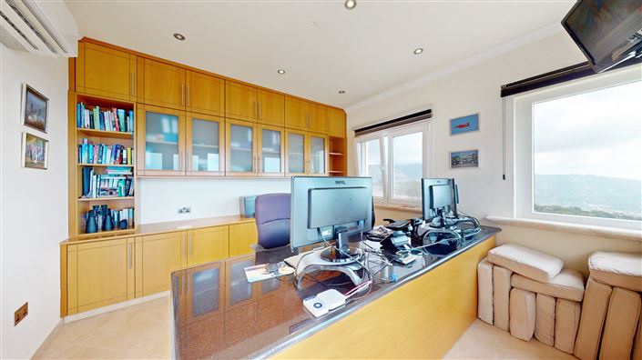 Image No.24-5 Bed House for sale