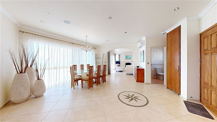 Image No.7-5 Bed House for sale