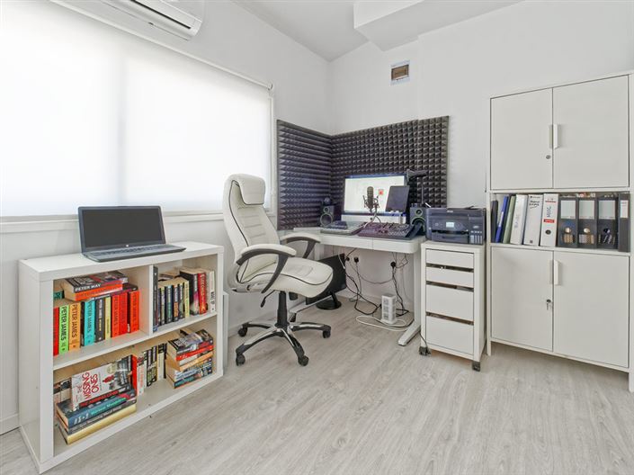 Image No.18-4 Bed House for sale