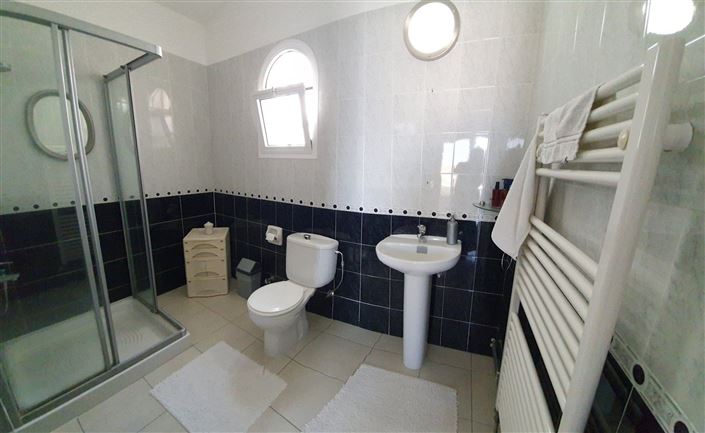 Image No.6-3 Bed House for sale