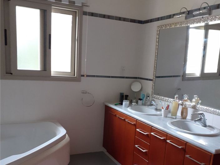 Image No.15-6 Bed House for sale