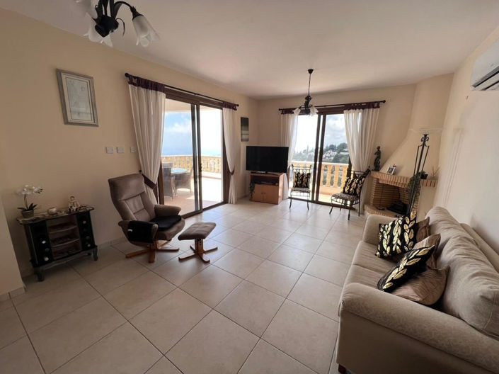 Image No.2-4 Bed House for sale