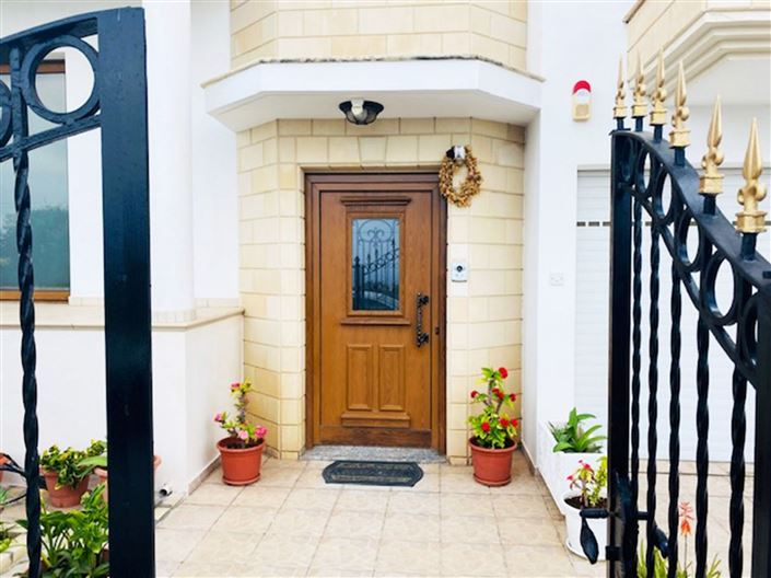 Image No.2-7 Bed House for sale