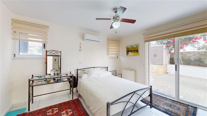 Image No.10-6 Bed House for sale