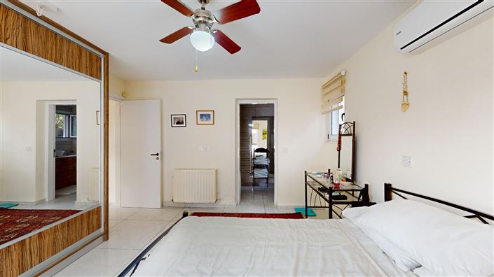 Image No.11-6 Bed House for sale