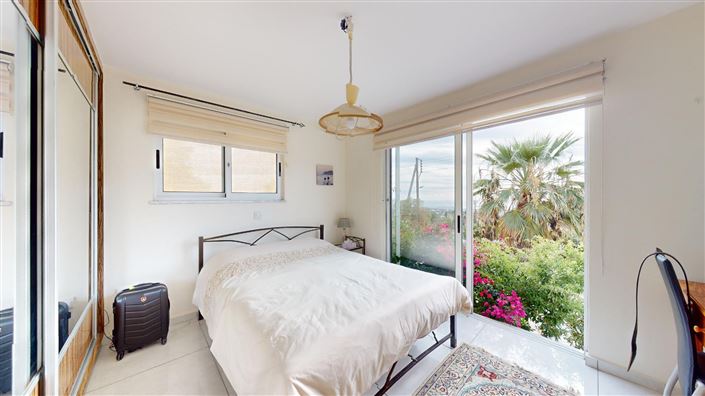 Image No.13-6 Bed House for sale