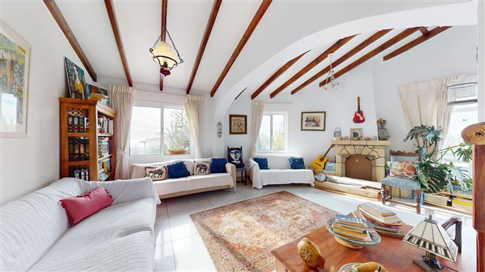 Image No.17-6 Bed House for sale