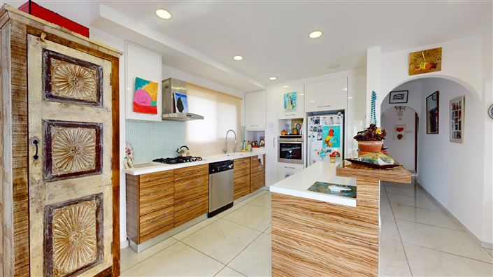 Image No.18-6 Bed House for sale