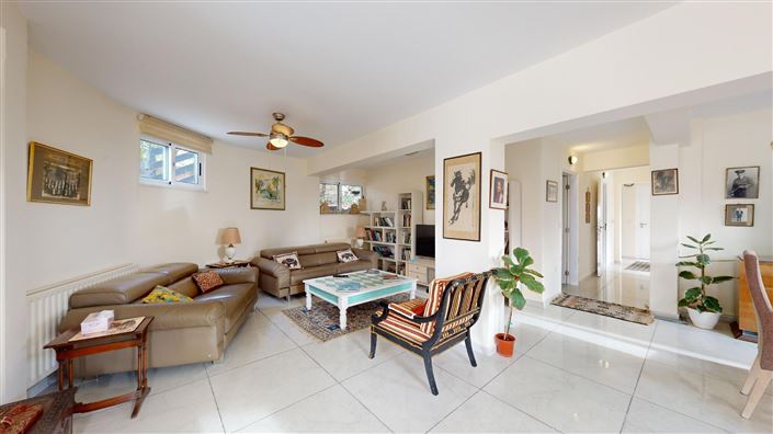 Image No.2-6 Bed House for sale