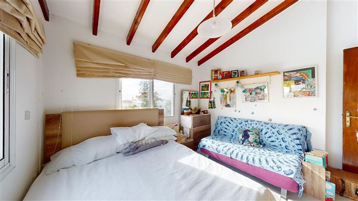 Image No.25-6 Bed House for sale