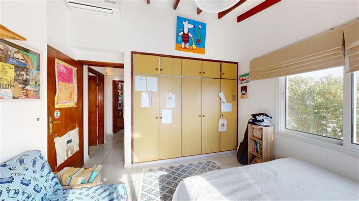 Image No.26-6 Bed House for sale