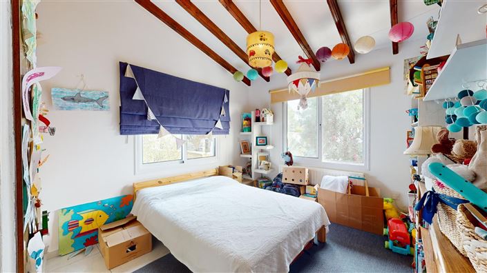 Image No.27-6 Bed House for sale