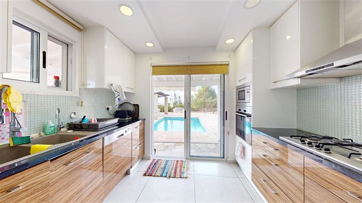 Image No.3-6 Bed House for sale