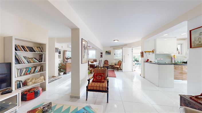 Image No.4-6 Bed House for sale