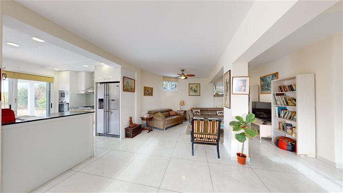 Image No.5-6 Bed House for sale