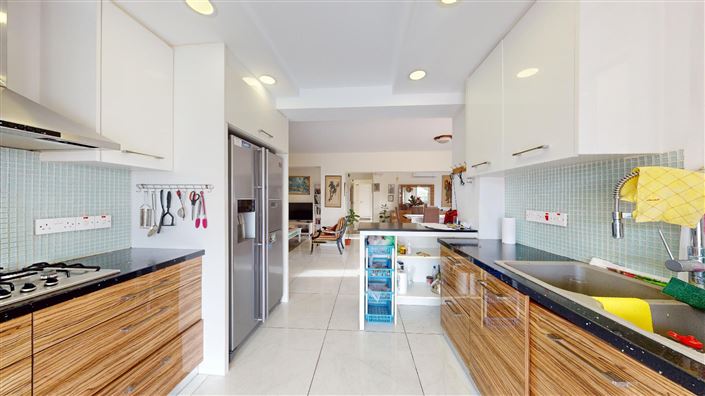 Image No.6-6 Bed House for sale