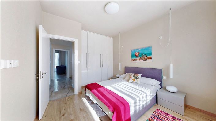 Image No.13-3 Bed House for sale