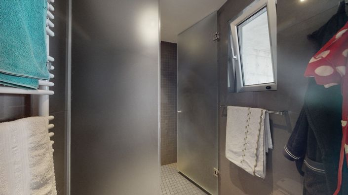 Image No.12-5 Bed House for sale